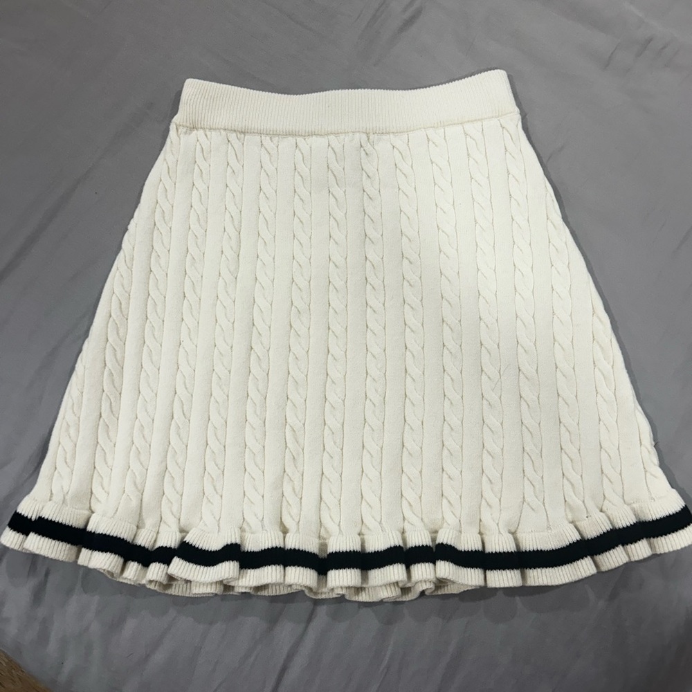 Elegant Cream Cable Knit Skirt